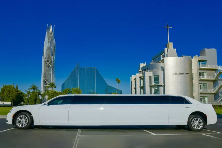 Chrysler 300 (White) 12 Passengers (1)