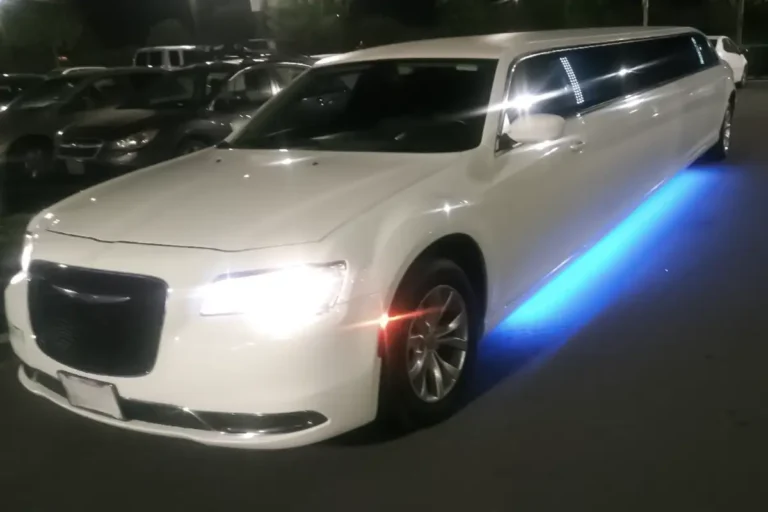 Chrysler 300 (White) 12 Passengers (2)