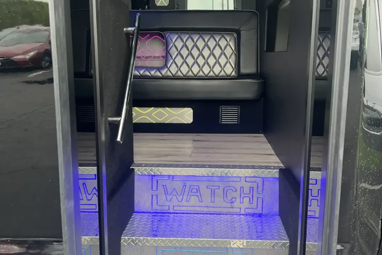 Party Bus 30 Passengers (2)